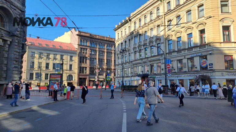 Семьи уезжают разочарованные из центра Петербурга