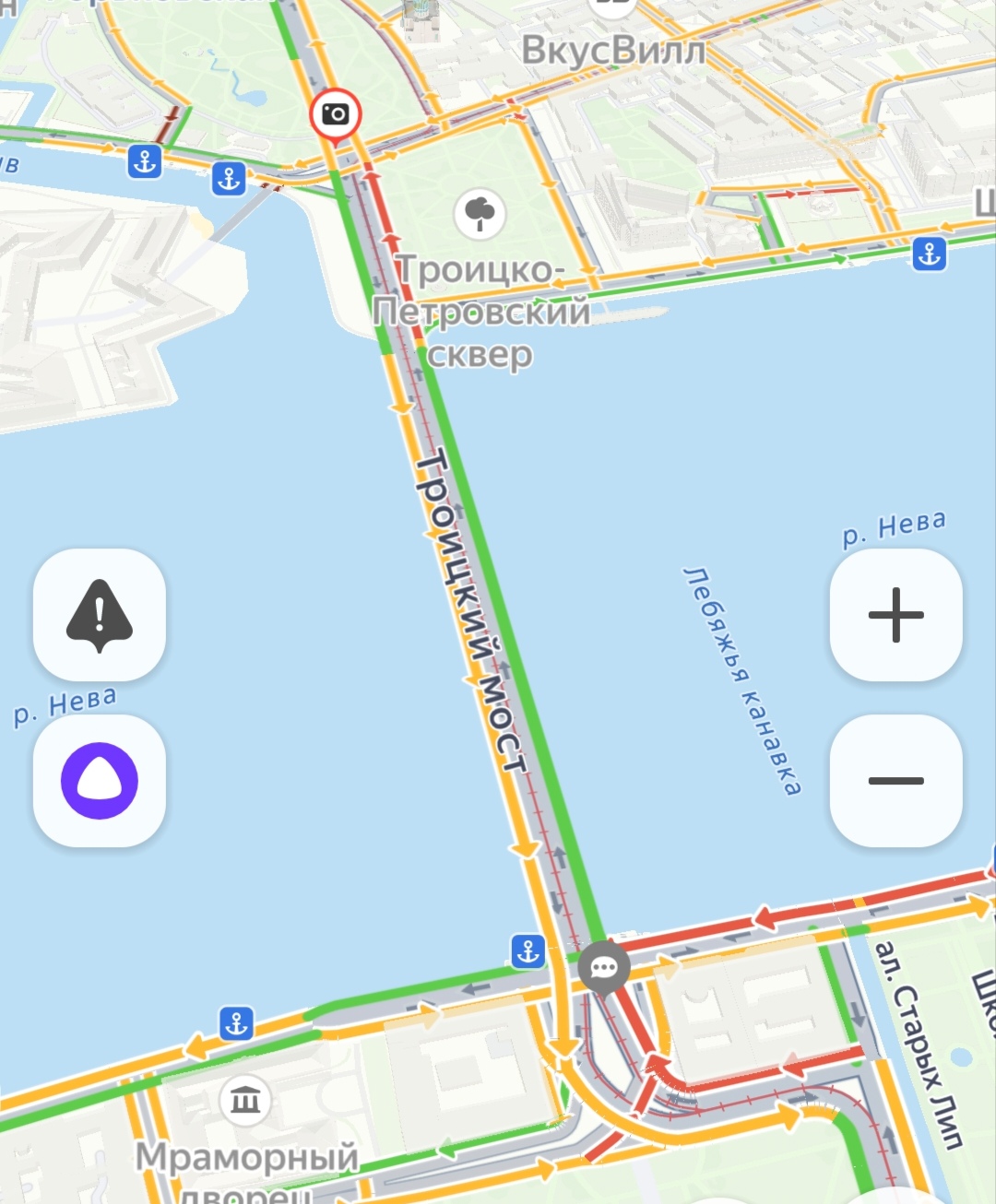 «Алые паруса» изменили схему движения пешеходов по Троицкому мосту