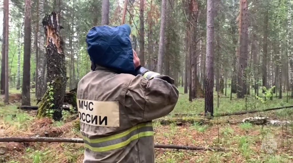 В Свердловской области МЧС ищет в лесу пропавших после рыбалки с дедушкой детей 