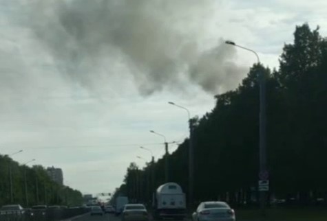 Пожар в квартире на Пискаревском согнал на улицу 20 человек