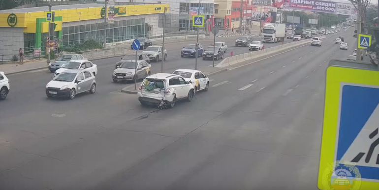 В Волгограде автобус Москва-Махачкала протаранил девять машин