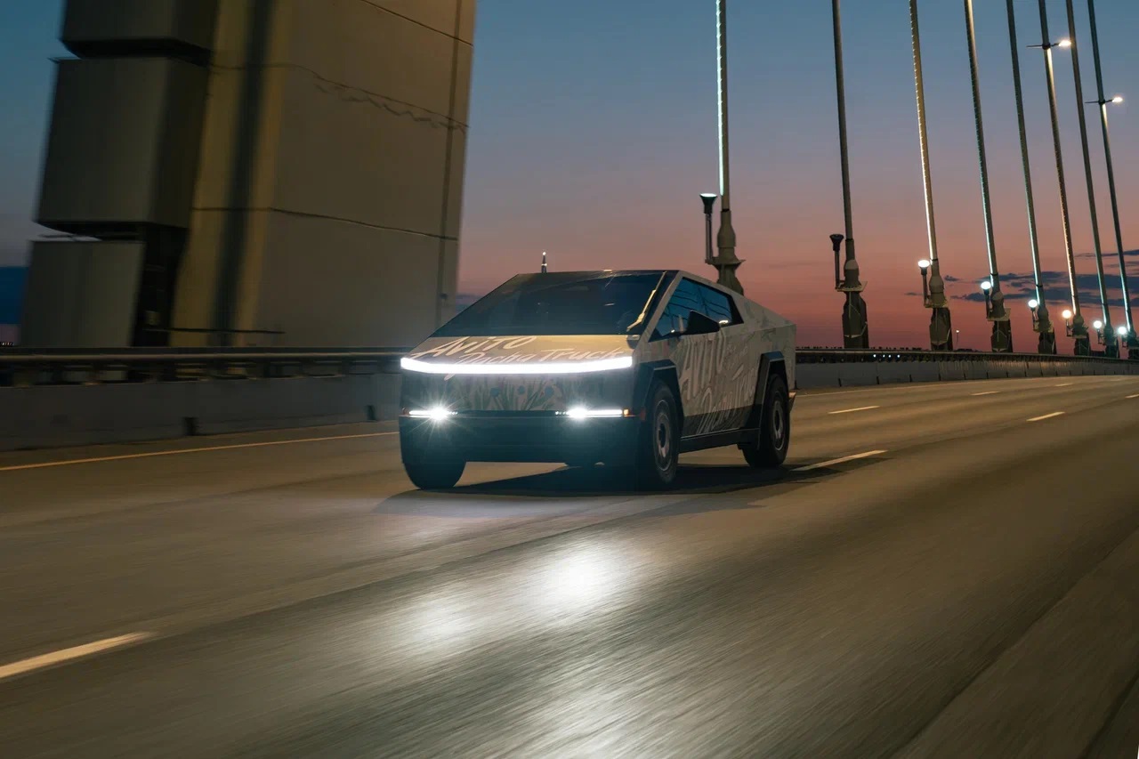 Не для хайпа, а для жизни: Avito Dacha Truck в дни ПМЭФ колесил по ЗСД, Рубинштейна, Крестовскому