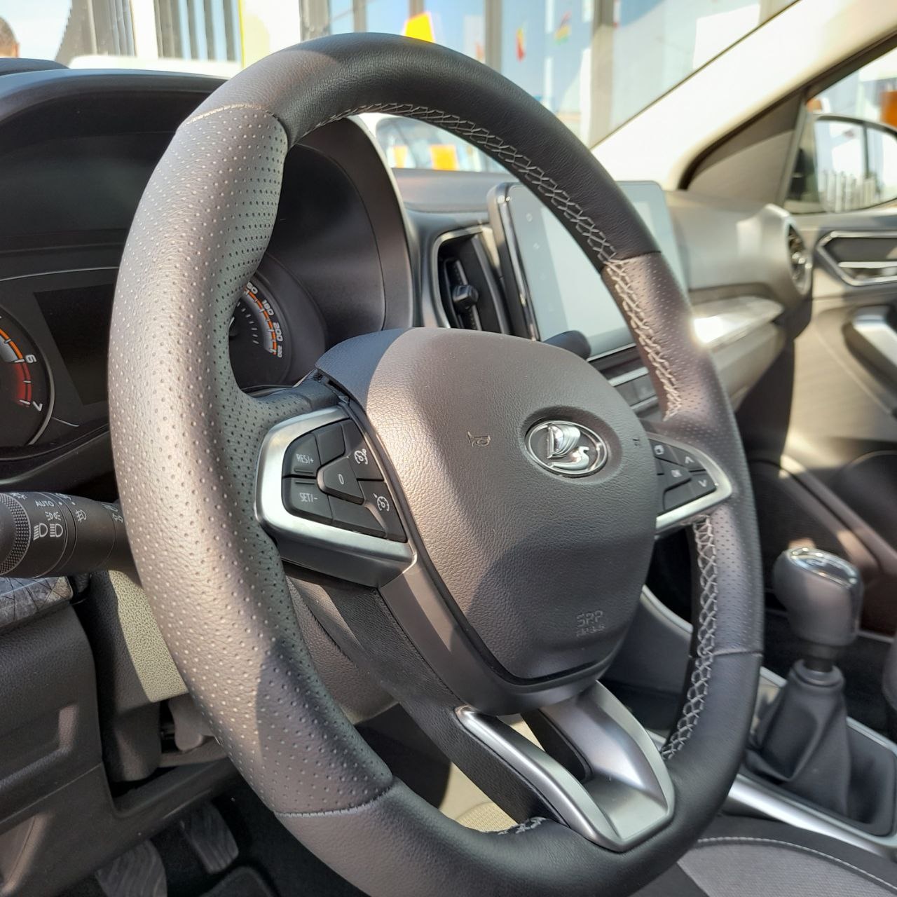 АвтоВАЗ на ПМЭФ-2024 представил флагманскую Lada Iskra