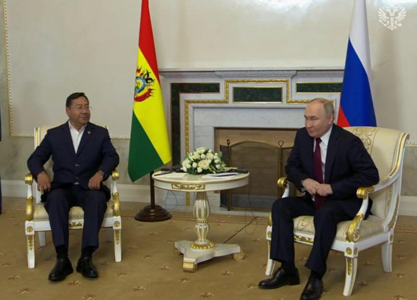 Путин начал переговоры с президентом Боливии в Константиновском дворце
