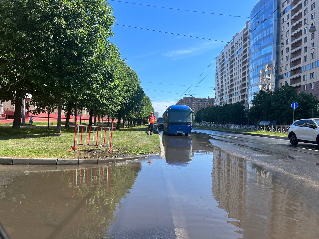 Речка с холодной водой от Водоканала побежала по Нахимова - Мойка78.ру﻿  Новости СПб