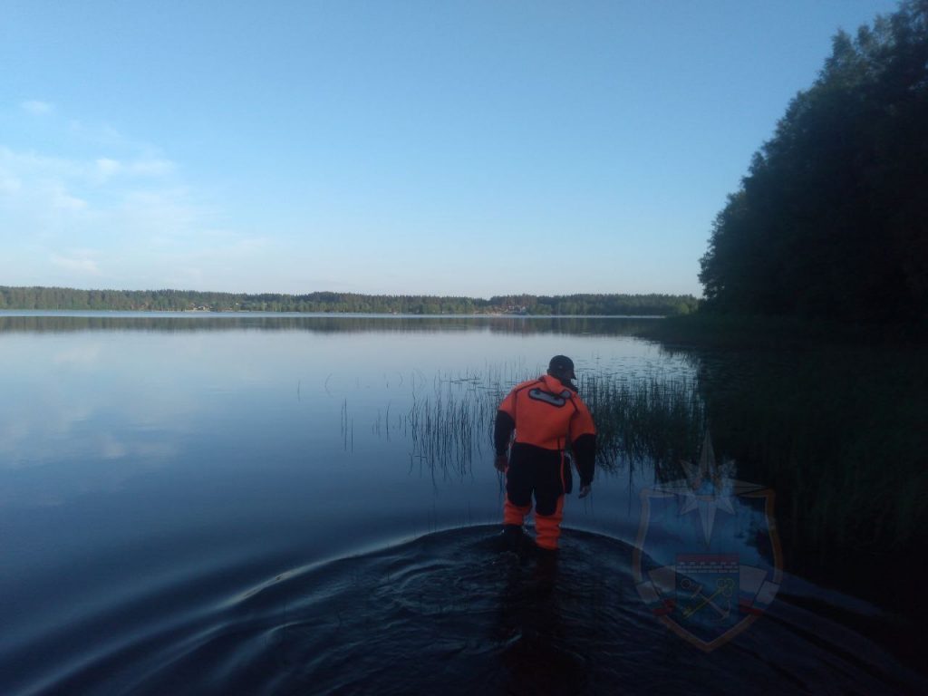 Спасатели достали тело мужчины из Борисовского озера
