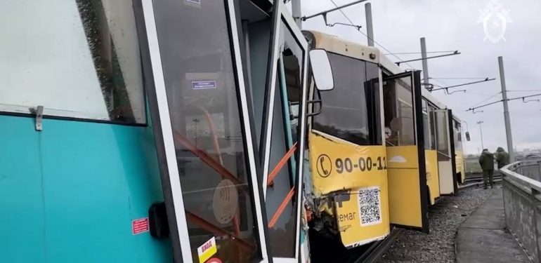 В Кемерово 67 человек пострадали после столкновения двух трамваев