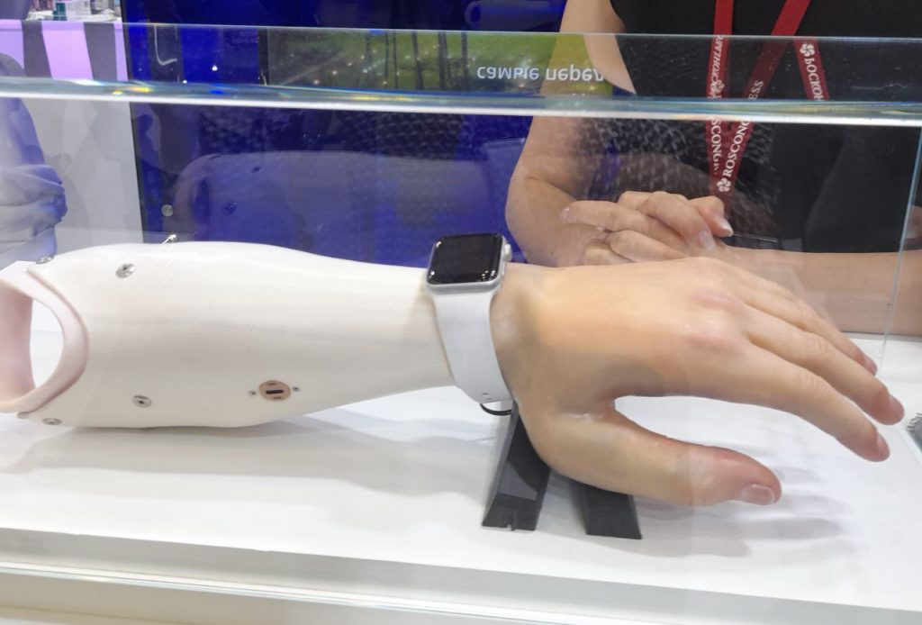 На ПМЭФ показали бионическую руку – она как настоящая