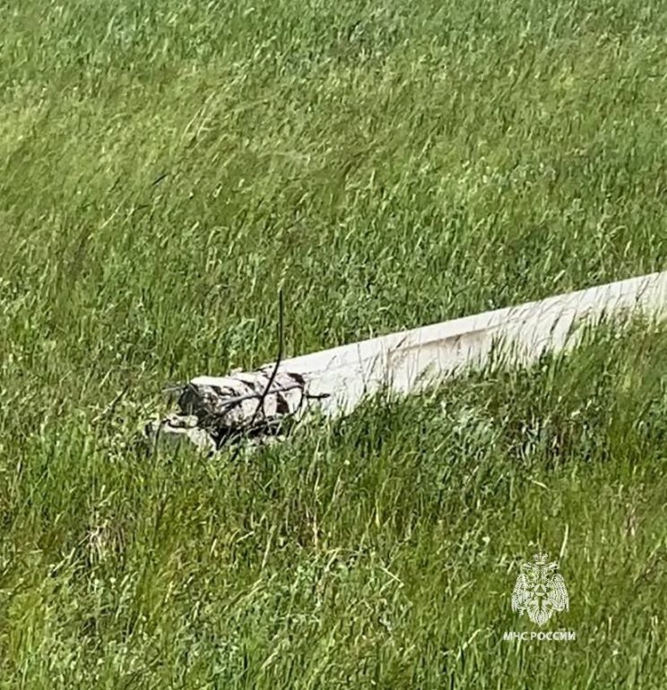 В Башкирии торнадо снес два автомобиля и дорожные знаки