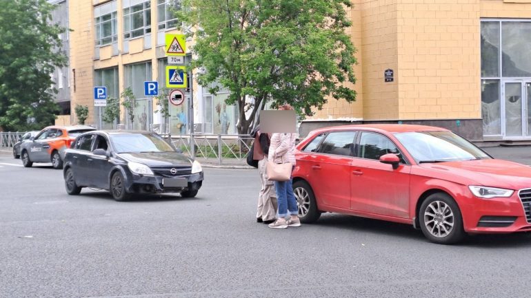 ДТП на перекрестке Медиков и Профессора Попова собрало пробку