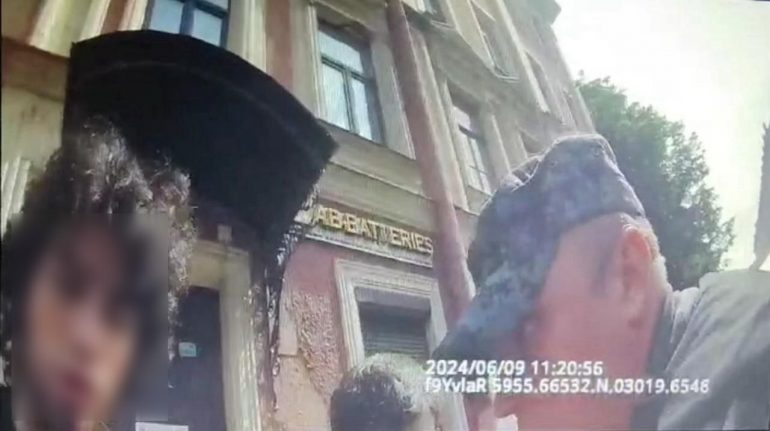 У бара на Ломоносова посетитель получил удар ножом и остался без Apple Watch