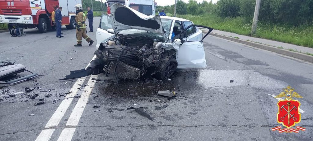 В Шушарах пьяный водитель Volkswagen отправил в больницу трех человек