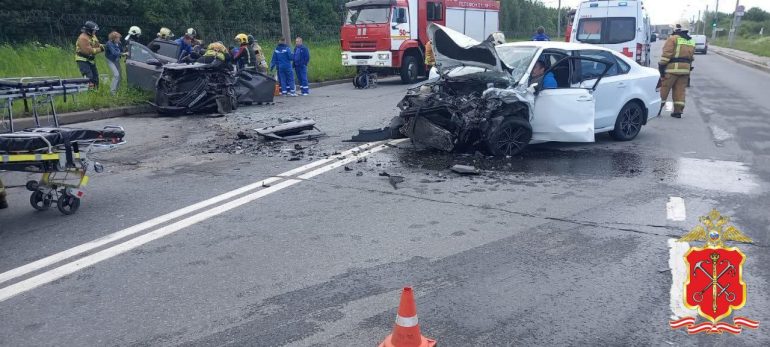 В Шушарах пьяный водитель Volkswagen отправил в больницу трех человек