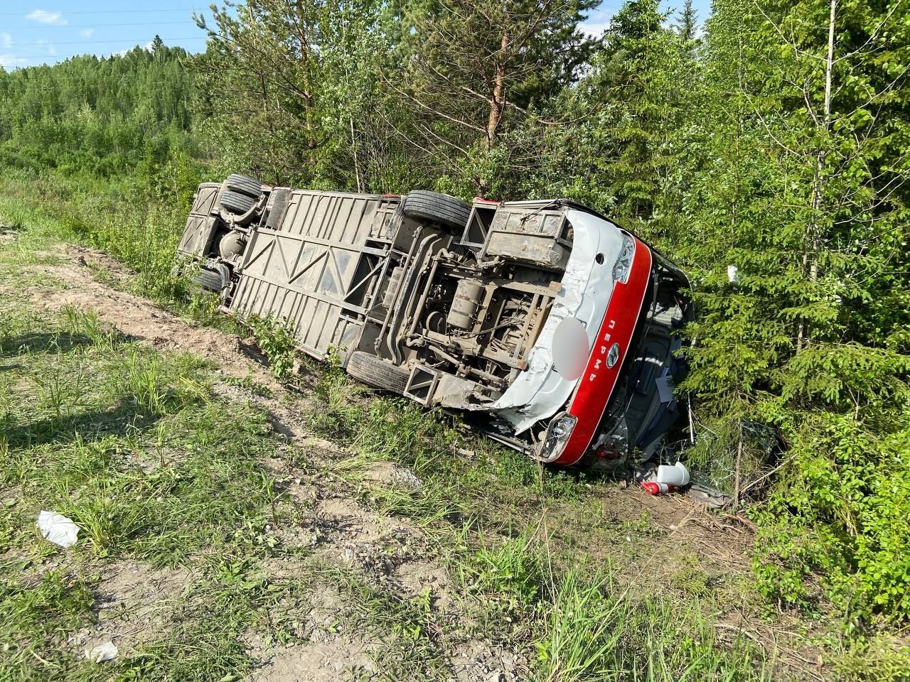 В ДТП с автобусом под Пермью пострадали 12 человек