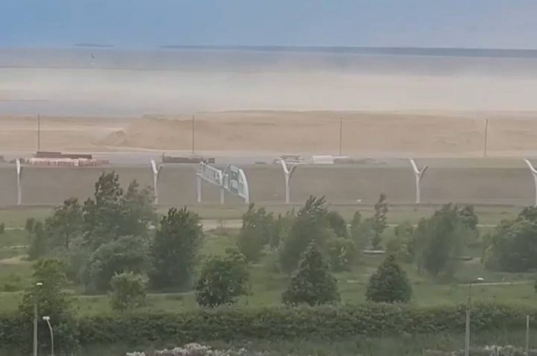 В картах Яндекса со спутника нет части территории Петербурга