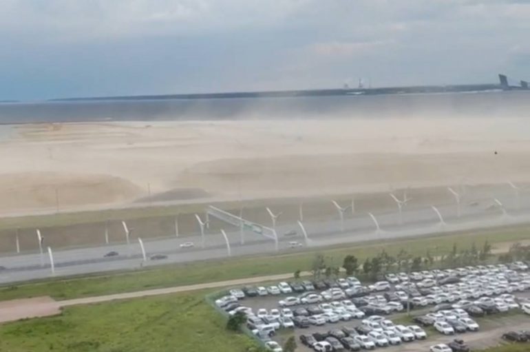 В картах Яндекса со спутника нет части территории Петербурга