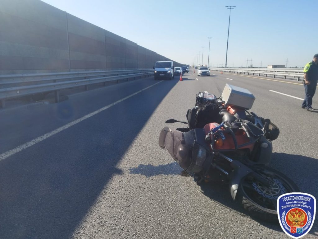 Гонщик на Honda попал в больницу после падения с мотоцикла на трассе «Нева»
