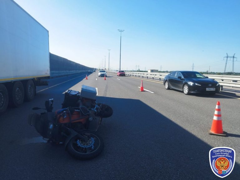 Гонщик на Honda попал в больницу после падения с мотоцикла на трассе «Нева»