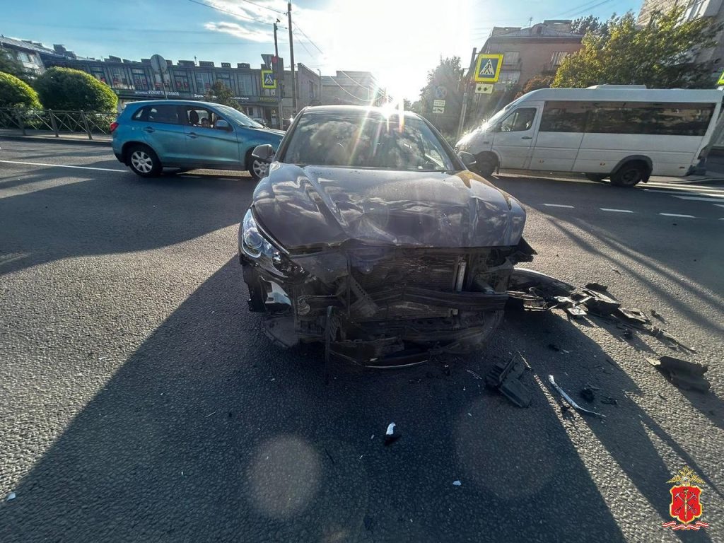 В ДТП Skoda и Hyundai в Красном Селе пострадали женщина и школьница 