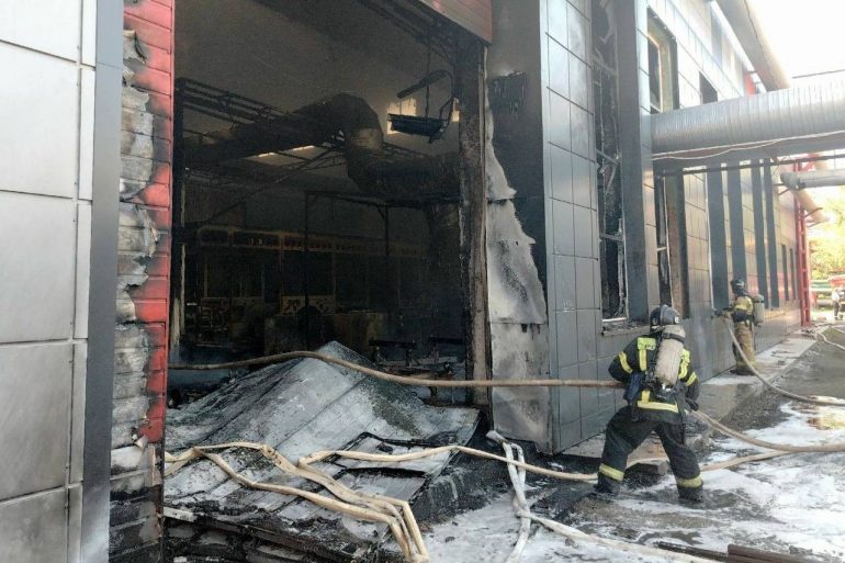 Цех по производству троллейбусов погорел в Челябинске