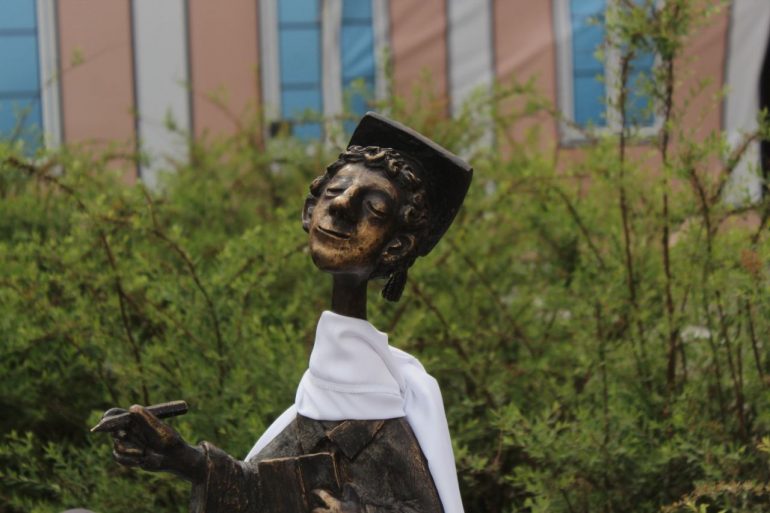 Фонтан «Петр Первый» открыли во дворе СПбГУ к 300-летию вуза