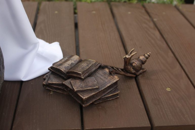 Фонтан «Петр Первый» открыли во дворе СПбГУ к 300-летию вуза