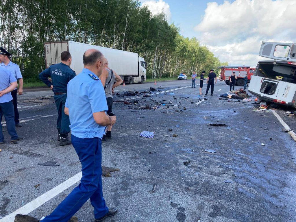 В ДТП на трассе &#171;Урал&#187; погибли 8 человек и пострадали 13 