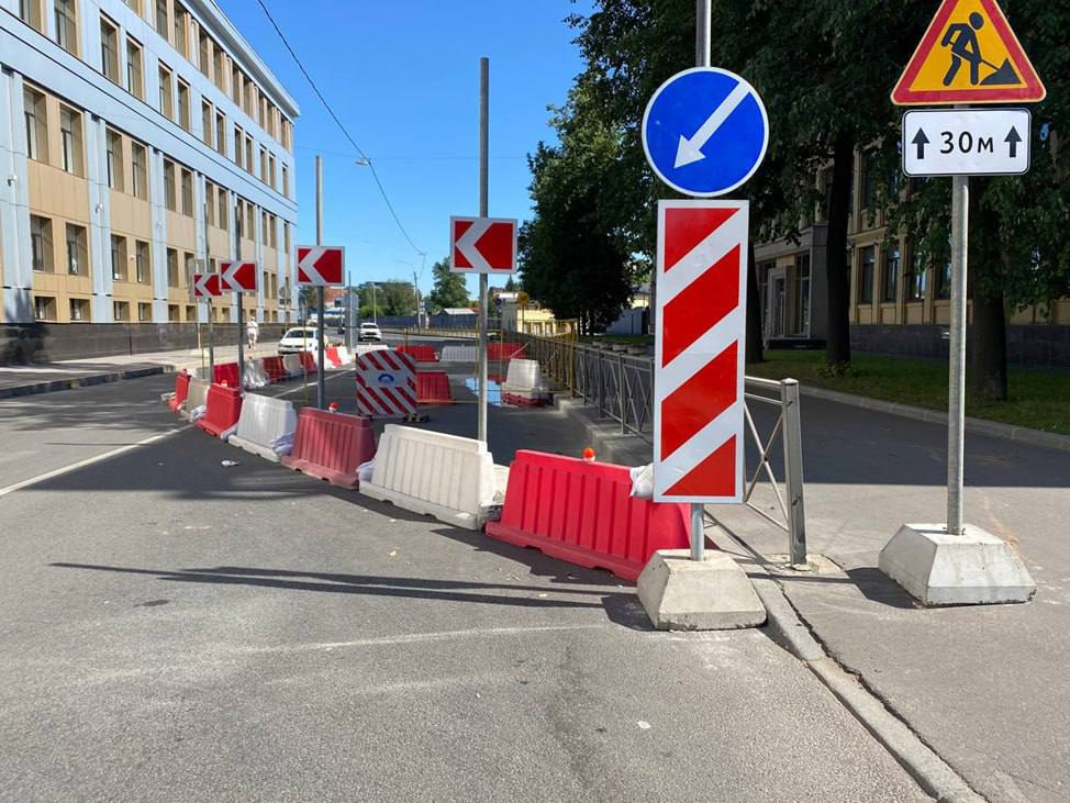 На Полюстровском Водоканал перекрыл движение в одну сторону