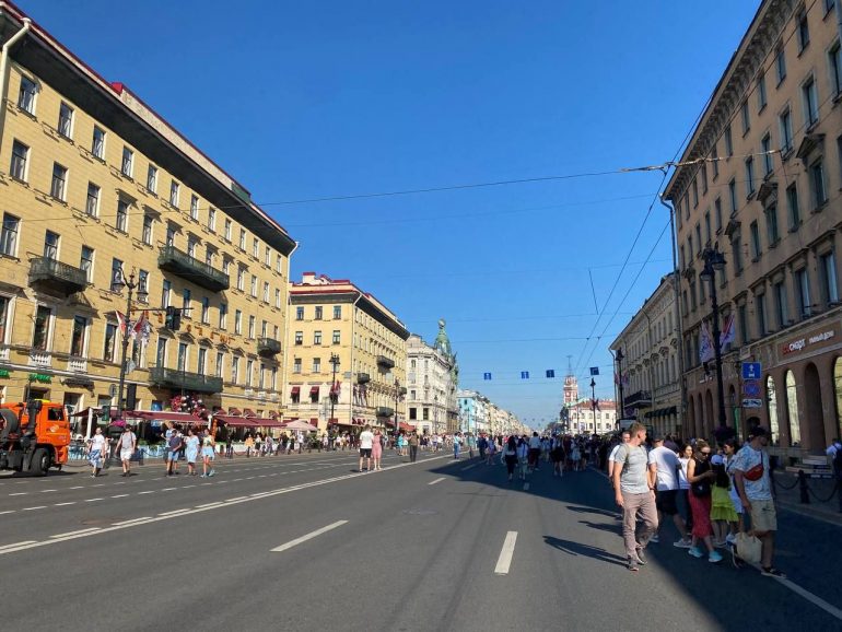 Семьи уезжают разочарованные из центра Петербурга