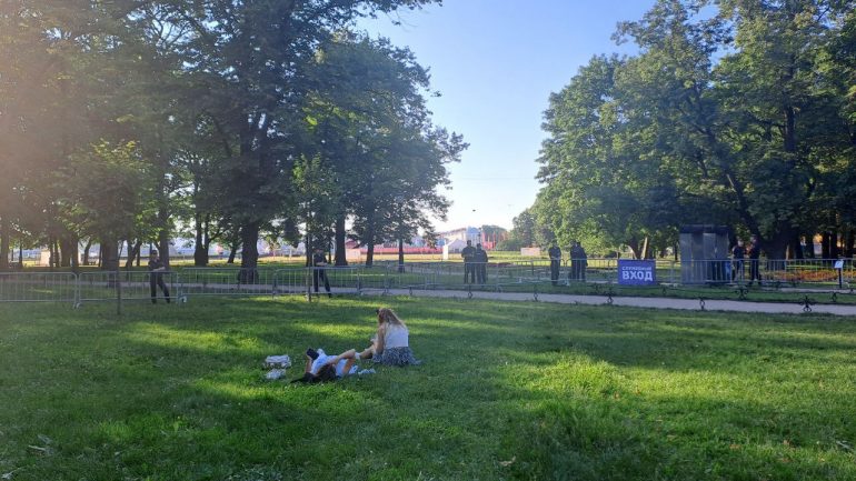 Семьи уезжают разочарованные из центра Петербурга