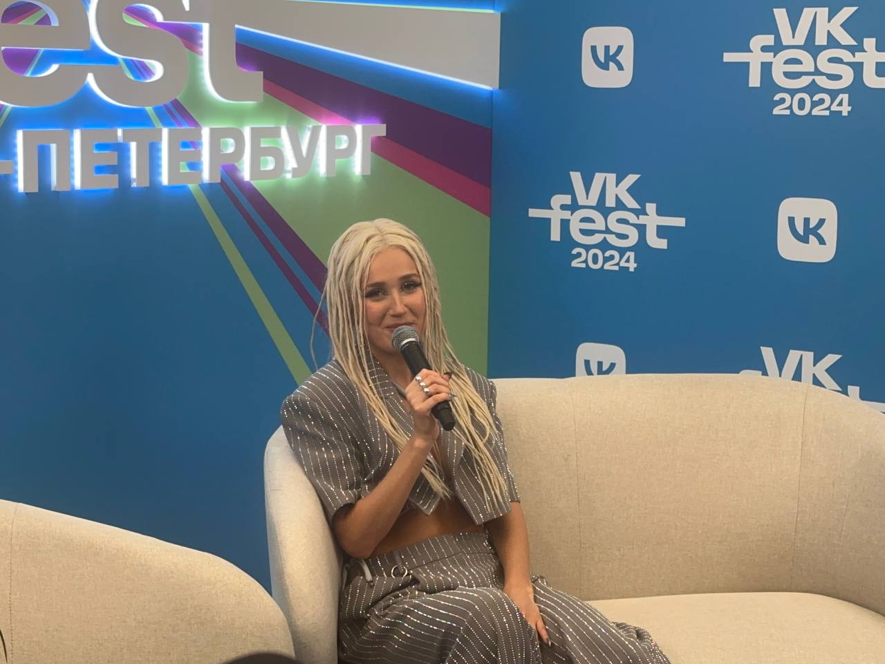 Билану понравилось в метро, Масленников испугался зимы в Петербурге, а Найк Борзов радуется звездам