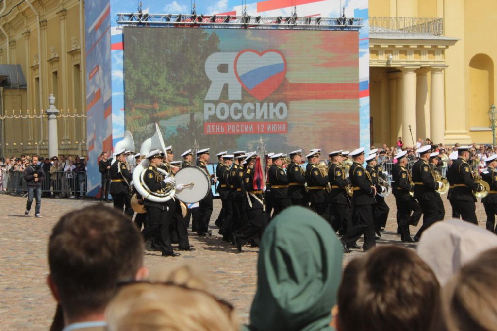 В Петропавловке собрались 400 военных из духовых оркестров