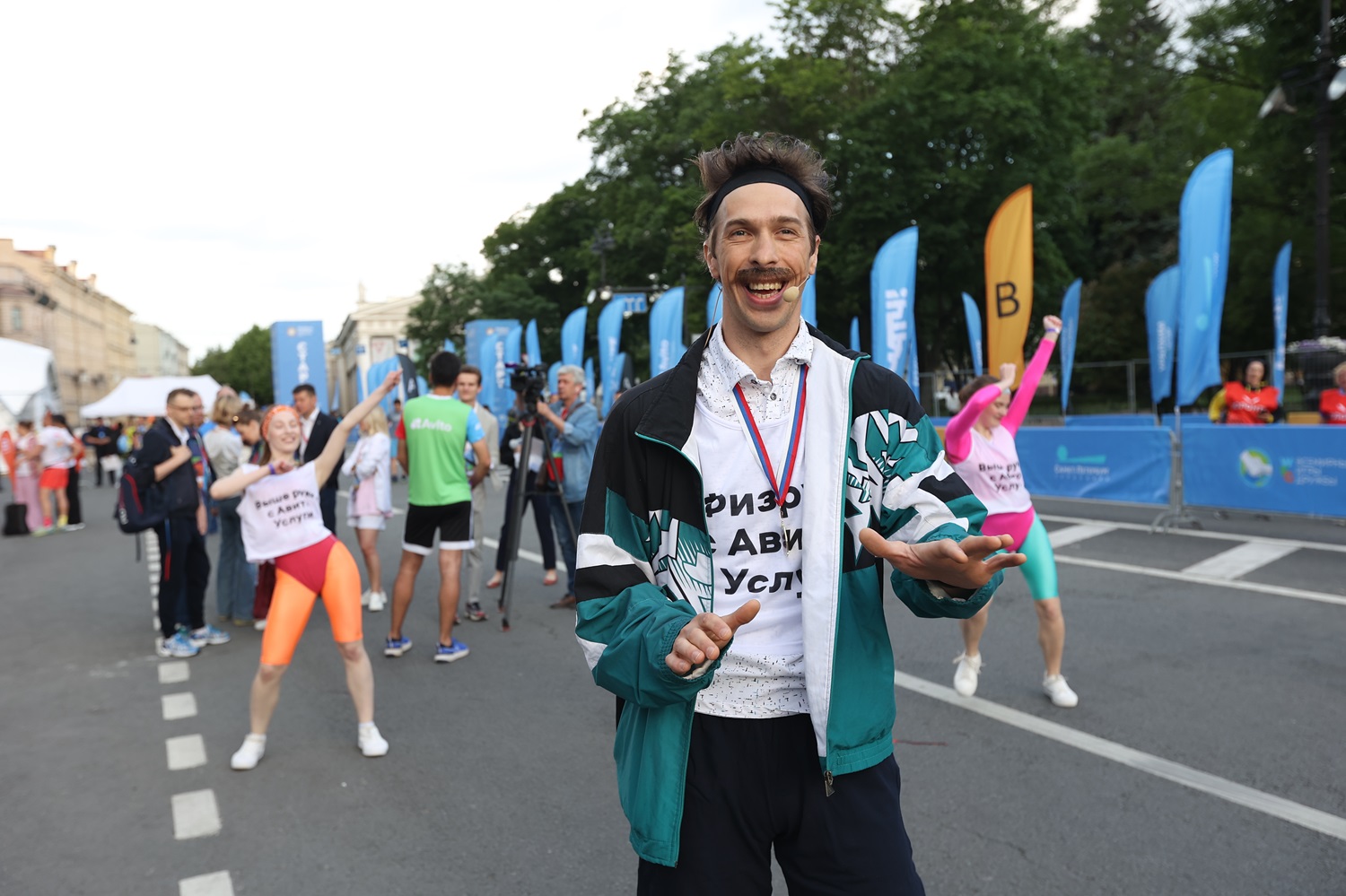 Команда Авито пробежала по центру Петербурга 5 км в забеге участников ПМЭФ