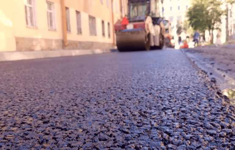 На Псковской асфальт запах ягодами