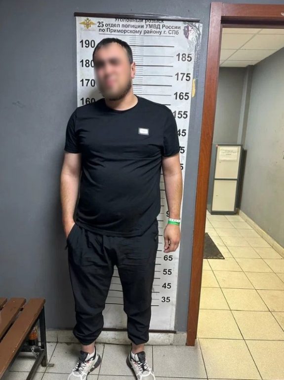 Гости с юга стрельбой из окна пугали жителей Богатырского проспекта