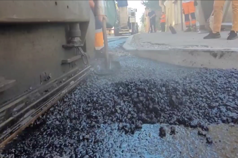 На Псковской асфальт запах ягодами