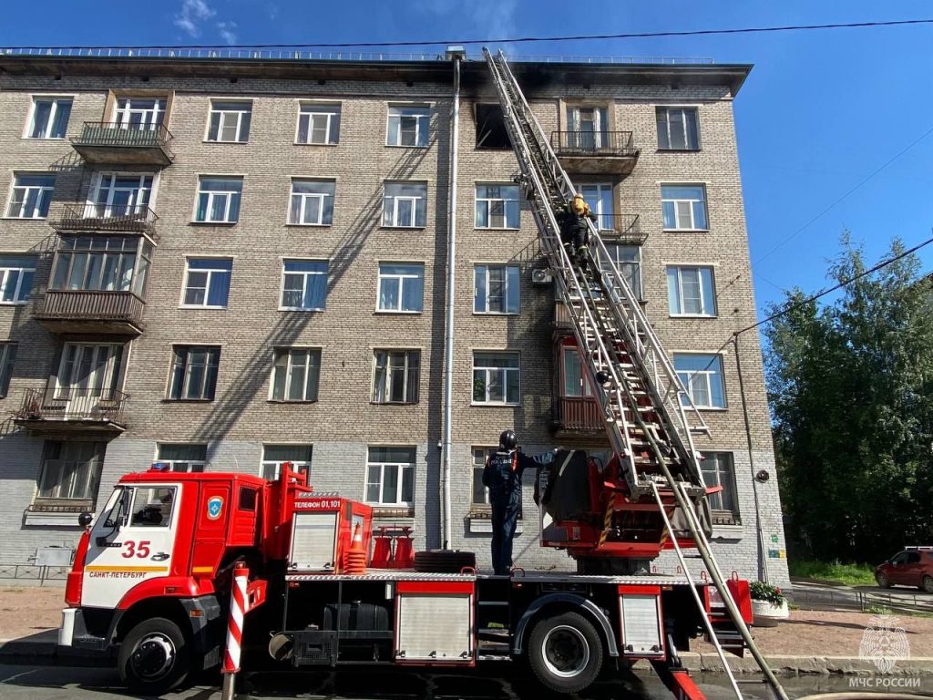 Из жилого дома на Зайцева вывели 18 человек из-за пожара, двое пострадали