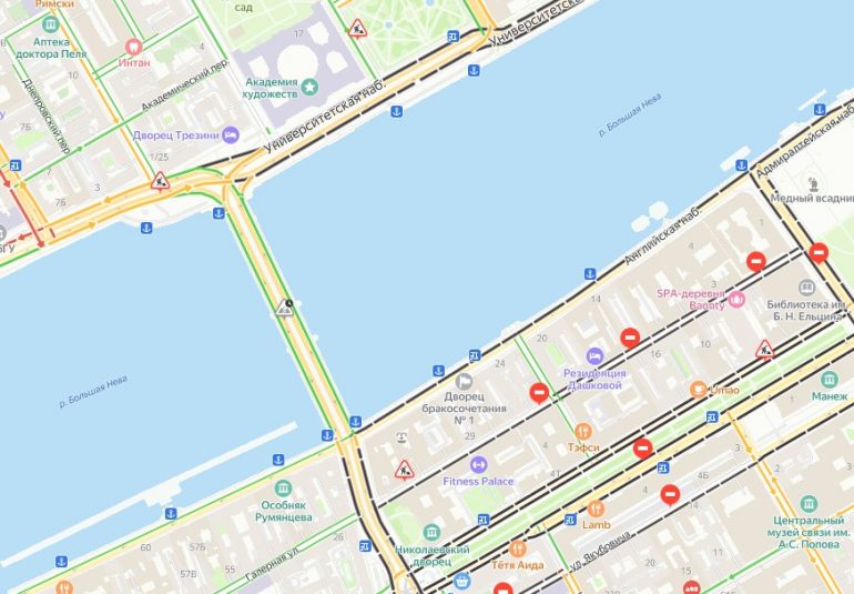 Дворцовый и Литейный мосты готовы к военно-морскому параду