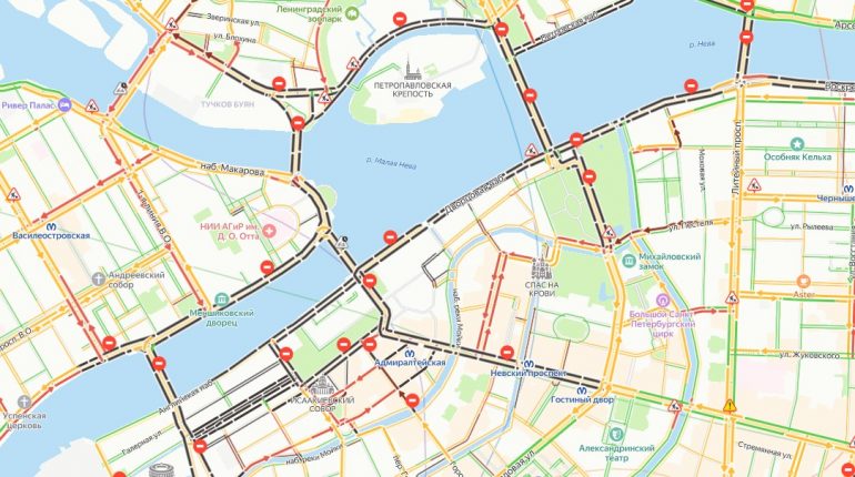 Четыре моста на Неве развели для парада ВМФ