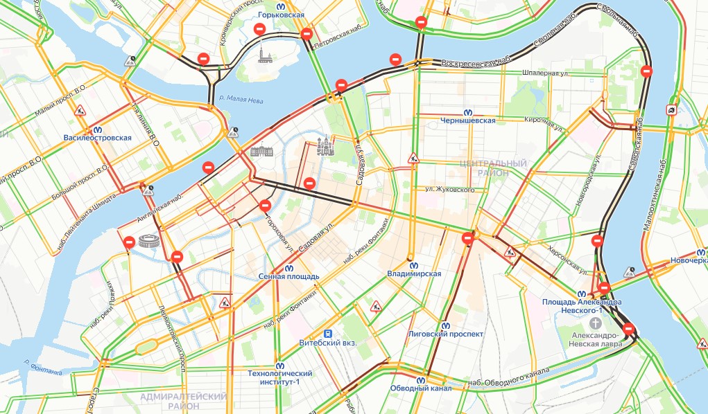 Центр Петербурга частично открыли для транспорта