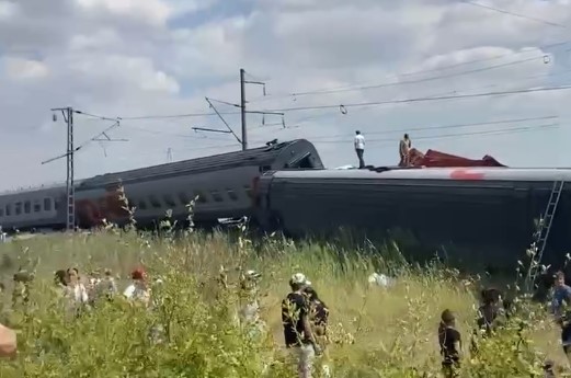 Сход с рельсов поезда Казань-Адлер: что известно к этому часу