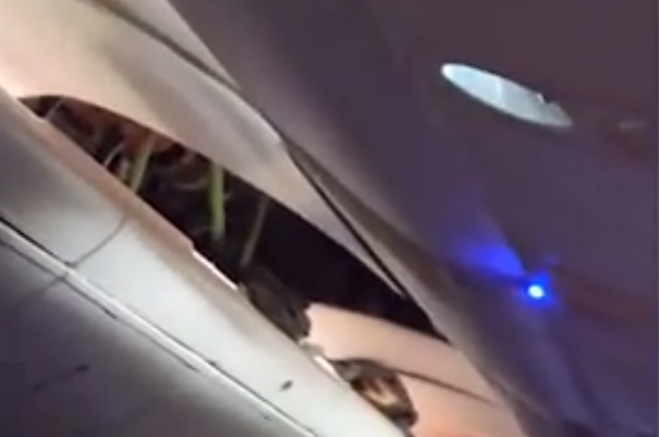 В самолете Air Europe из Испании в Уругвай из-за турбулентности пострадали 30 пассажиров