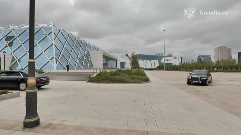 Путин приехал во Дворец Независимости в Астане для участия в саммите ШОС