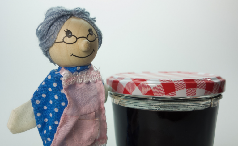 Аромат клубники и абрикосов в квартире! Можно ли варить варенье с подсластителями?