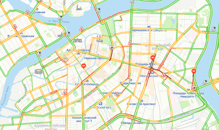 Пробка в 2 км собралась на внешнем кольце КАД около Шушар