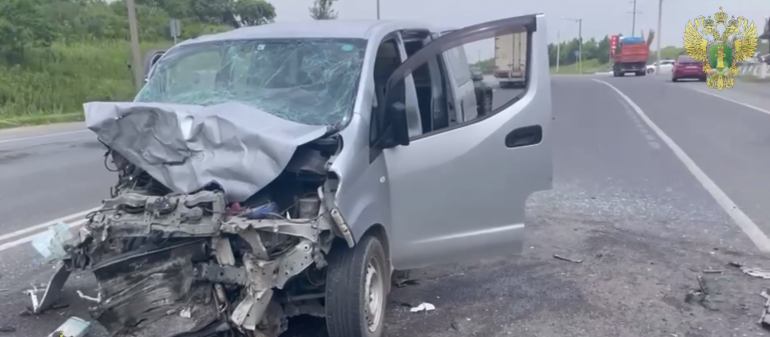 Один человек погиб в ДТП с микроавтобусом в Приморье