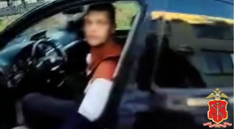 В Колпино полиция со стрельбой задерживала пьяного водителя на Skoda