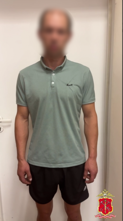 «Я напал на подростка с применением ножа». Полиция Петербурга показала обнаженного мужчину из Ульяновска