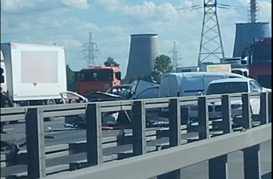 Машина ФССП попала в ДТП на КАД, есть пострадавшие