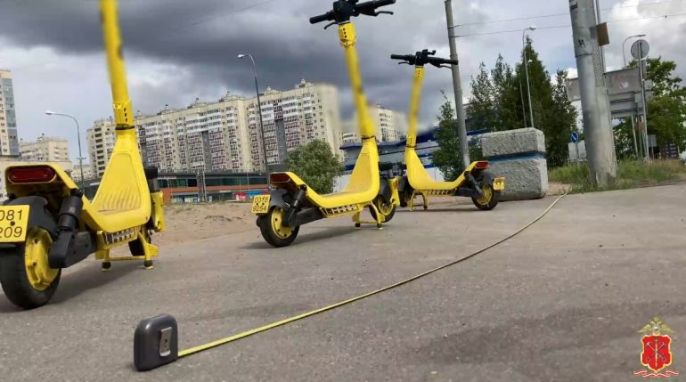 Полиция показала, как с улиц Петербурга за день изъяли 2 тысячи единиц кикшеринга